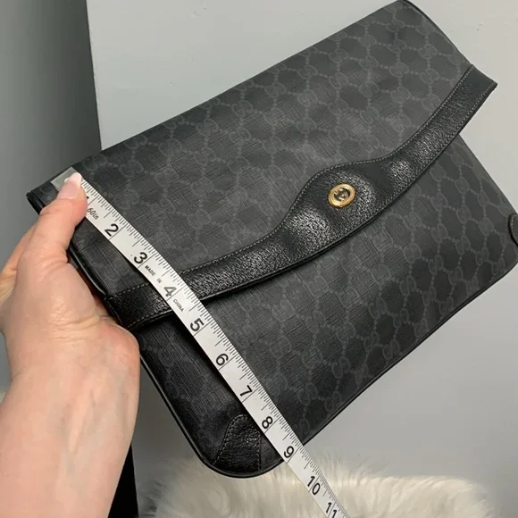 ❌SOLD❌Authentic vintage large black Gucci flap Cluch w dustbag - Picture 6 of 17